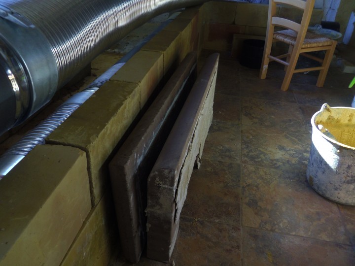 les plaques (6 cm épaisseur, 85 cm de long, environ 15 kg)