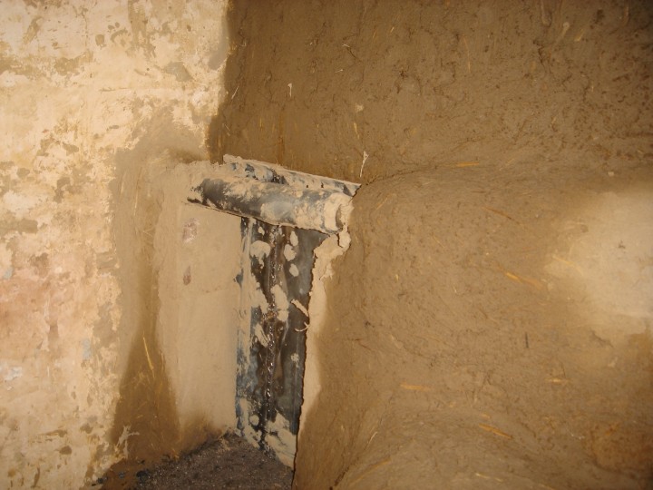 trappe d'accès à la verticale de la cheminée de maison