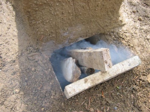 Rocket stove barbecue - Premier feu