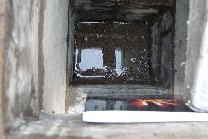 un livre à l'emplacement de la vitre 2