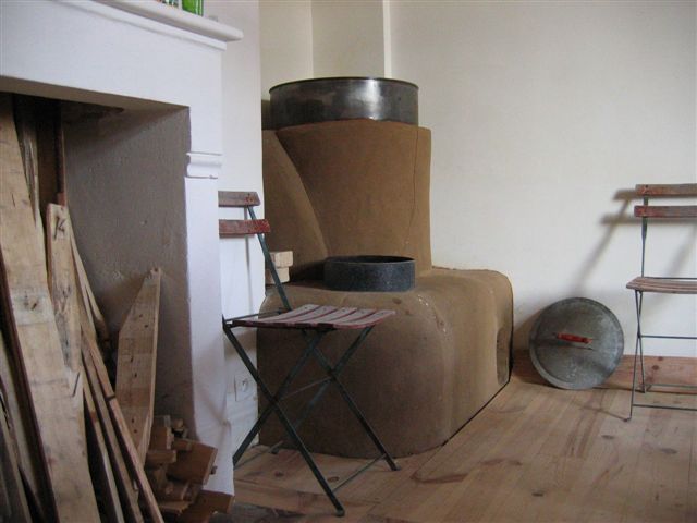 Rocket stove - Stockage dans l'ancienne cheminée