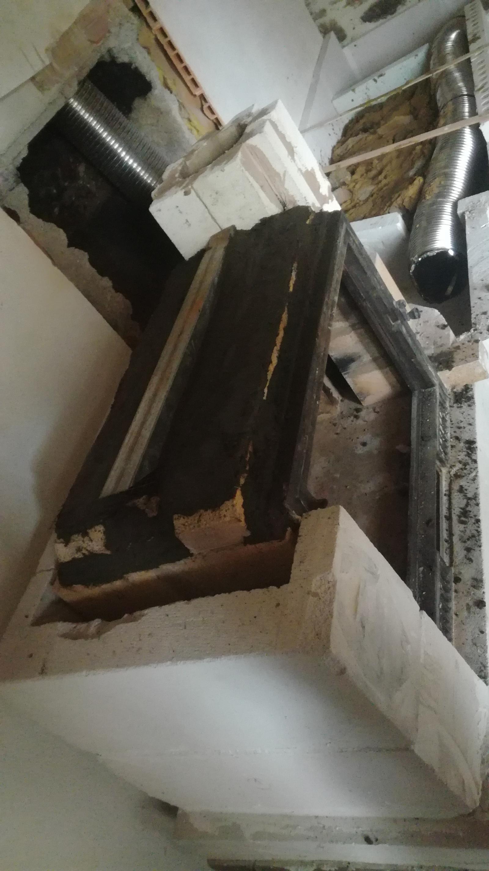 Plafond : voir montage à blanc / Ajout d'une 2nde couche de mortier réfractaire pour armer le mortier avec le grillage