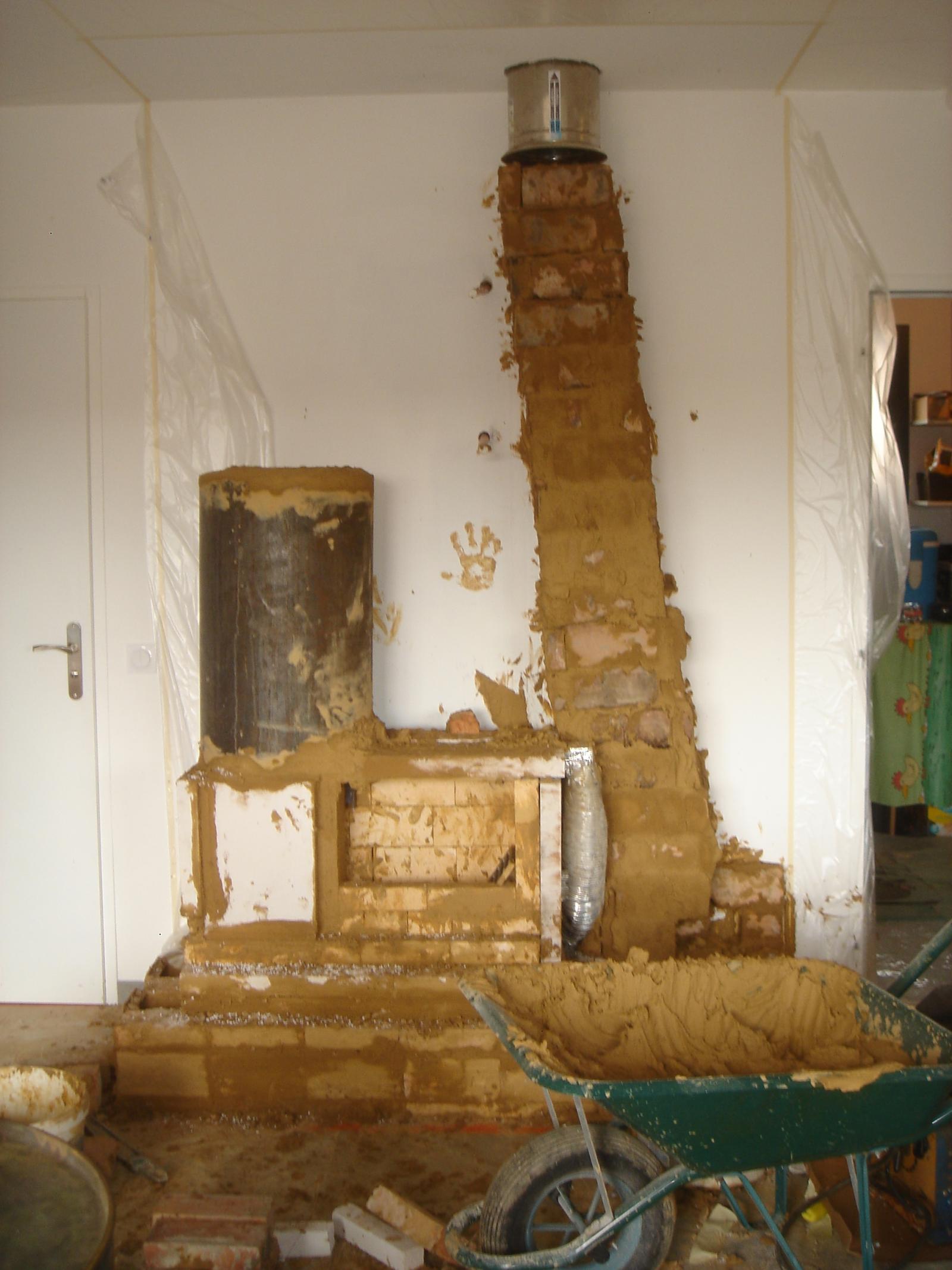 La cheminée de maison ne pouvait pas tomber en face !